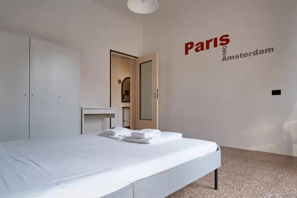 Spacious And Bright Close To Fiera And San Siro Appartement