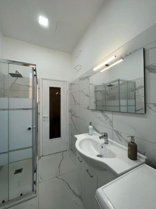 Appartement Spacious And Bright Close To Fiera And San Siro Milan